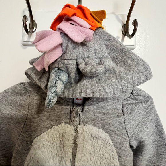 3-6 and one 6-9 month bundle. All EUC. Two old navy pieces and two cat and Jack. - Picture 3 of 11